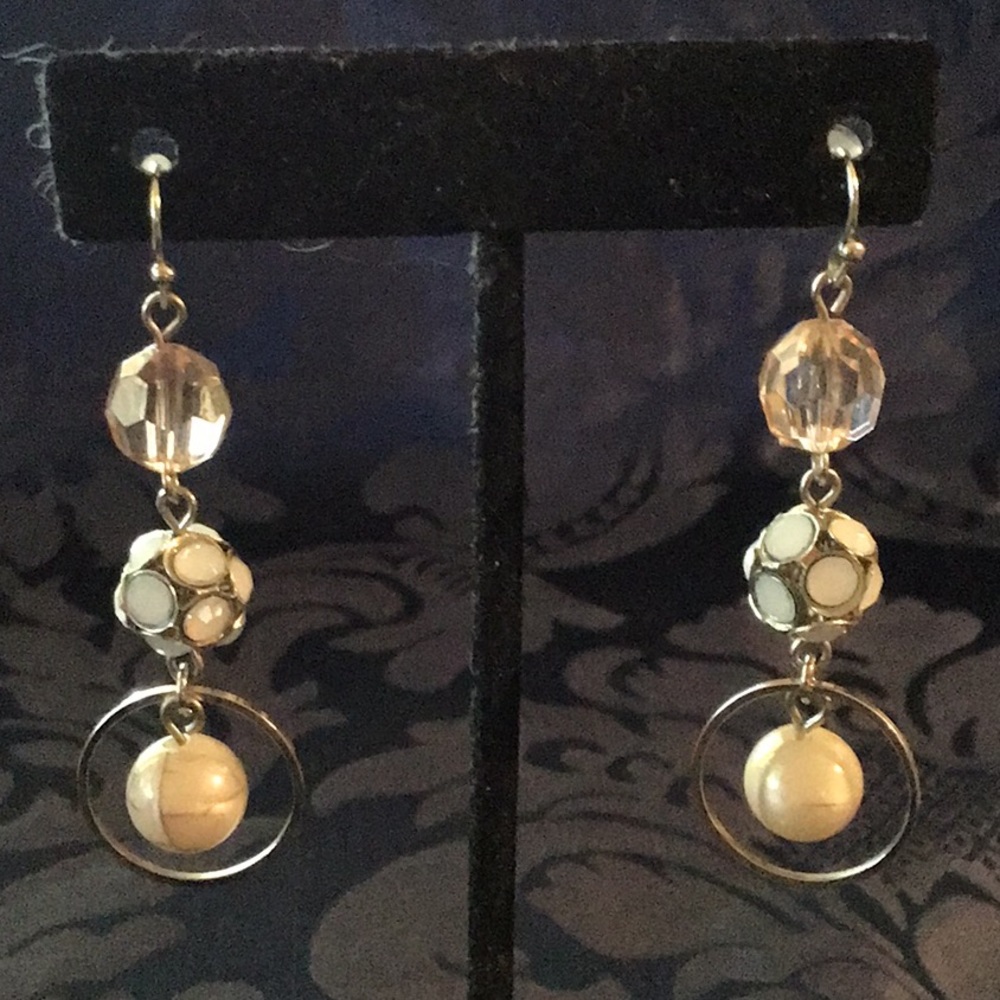 Gorgeous pair of Dangle faceted rhinestones earrings.